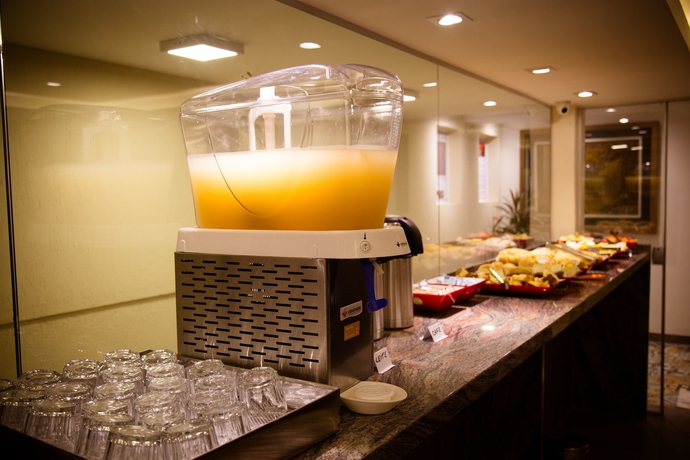 Imagen del bar/restaurante del Hotel Downtown Santana. Foto 9