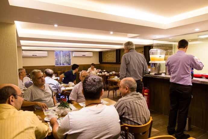 Imagen del bar/restaurante del Hotel Downtown Santana. Foto 10