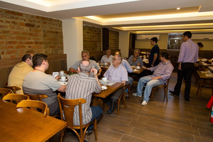 Imagen del bar/restaurante del Hotel Downtown Santana. Foto 15