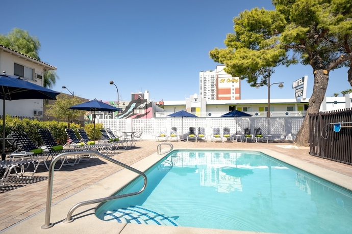 Imagen de la piscina del Hotel Downtowner Boutique. Foto 19