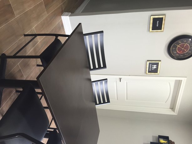 Imagen de los interiores del Hotel Downtowner Inns. Foto 18