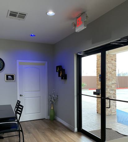 Imagen de los interiores del Hotel Downtowner Inns. Foto 20