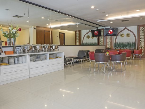 Imagen del bar/restaurante del Hotel D'primahotel Airport Jakarta 1. Foto 4