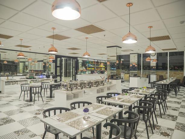 Imagen del bar/restaurante del Hotel Dprimahotel Airport Jakarta 2 (CITRA 8). Foto 3