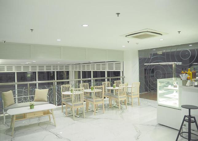 Imagen del bar/restaurante del Hotel Dprimahotel Airport Jakarta 2 (CITRA 8). Foto 4