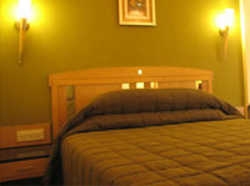 Imagen de la habitación del Hotel Dr. Rajkumar International. Foto 2
