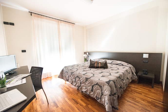 Imagen de la habitación del Hotel Draconerium. Foto 10