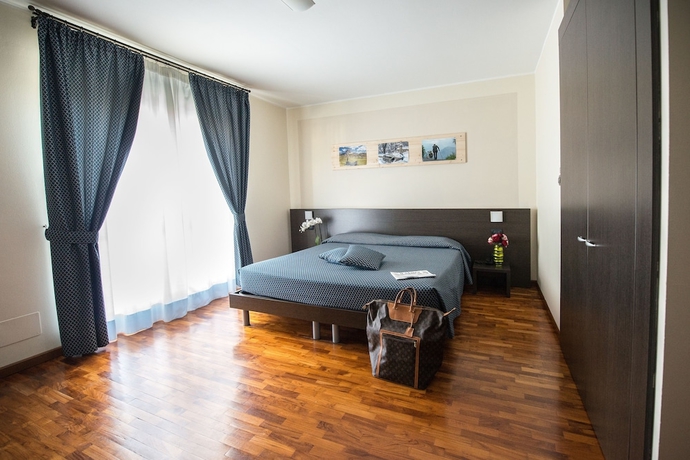 Imagen de la habitación del Hotel Draconerium. Foto 15