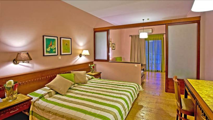 Imagen de la habitación del Hotel Dracos Apartotel. Foto 5