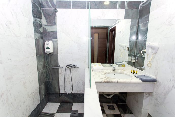 Imagen de la habitación del Hotel Dracos Apartotel. Foto 13