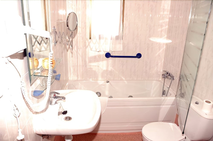 Imagen de la habitación del Hotel Dracos. Foto 3