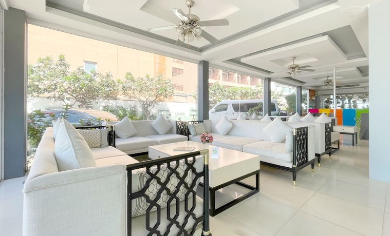 Imagen de los interiores del Hotel Dragon Beach Resort. Foto 13