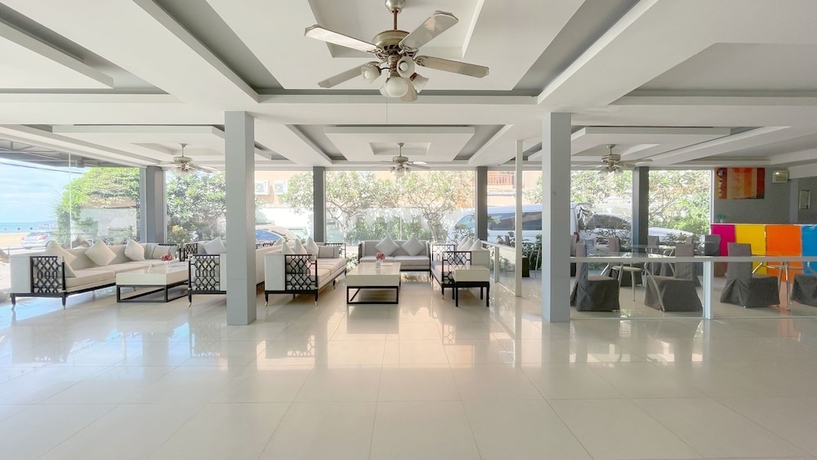 Imagen de los interiores del Hotel Dragon Beach Resort. Foto 15