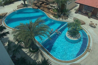 Imagen de la piscina del Hotel Dragon Beach Resort. Foto 4
