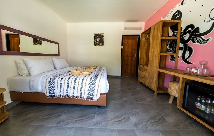 Imagen de la habitación del Hotel Dragon Dive Komodo. Foto 16