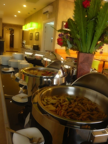 Imagen del bar/restaurante del Hotel Dragon Inn By Shm. Foto 4