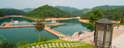 Imagen de la piscina del Hotel Dragon Lake Princess. Foto 8