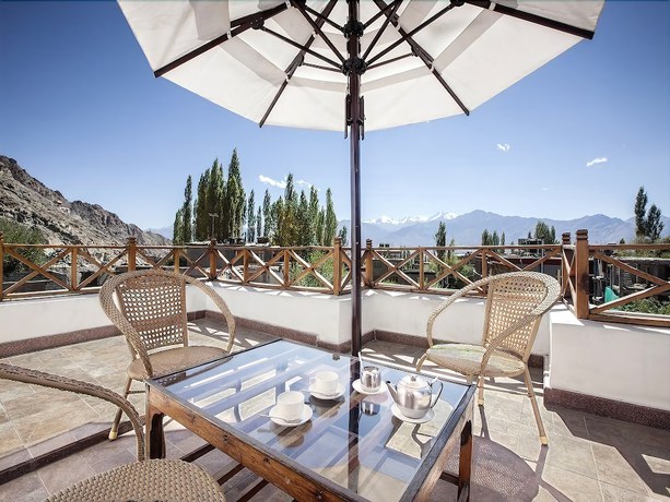 Imagen de los exteriores del Hotel Dragon, Leh. Foto 14