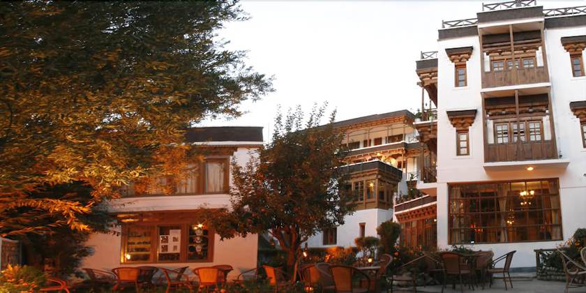 Imagen de los exteriores del Hotel Dragon, Leh. Foto 16