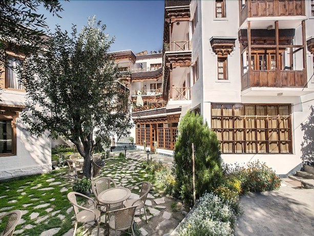 Imagen de los exteriores del Hotel Dragon, Leh. Foto 17