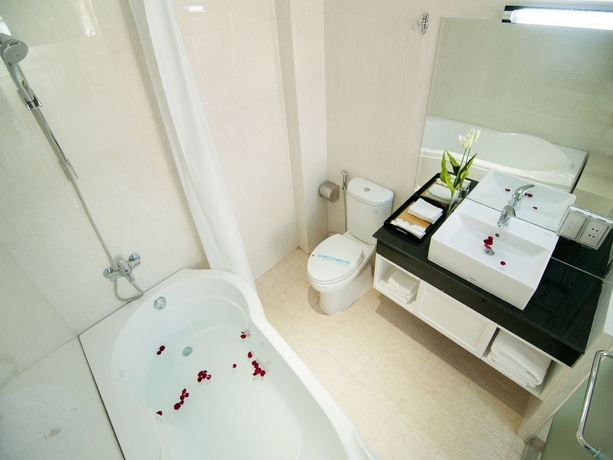 Imagen de la habitación del Hotel Dragon Palace II. Foto 8