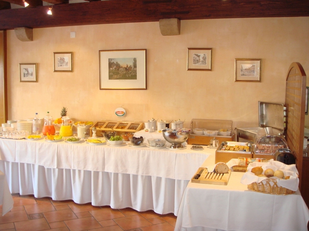 Imagen del bar/restaurante del Hotel Dragon Palace II. Foto 2