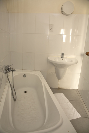 Imagen de la habitación del Hotel Dragonara Court. Foto 4