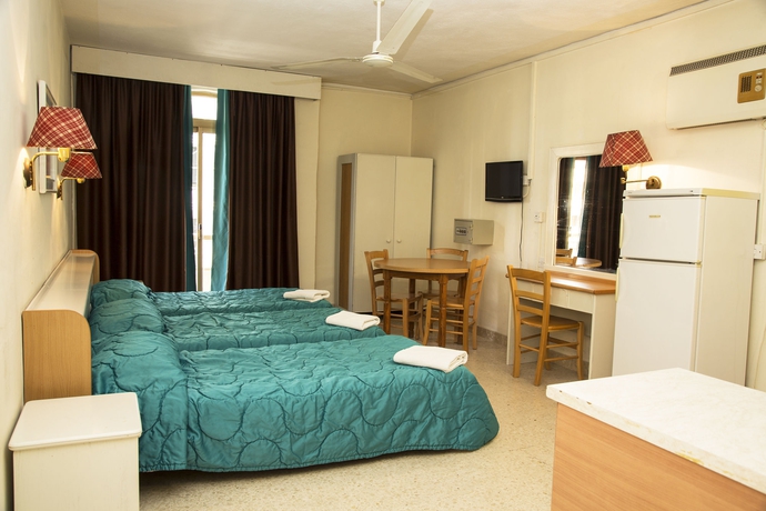 Imagen de la habitación del Hotel Dragonara Court. Foto 7