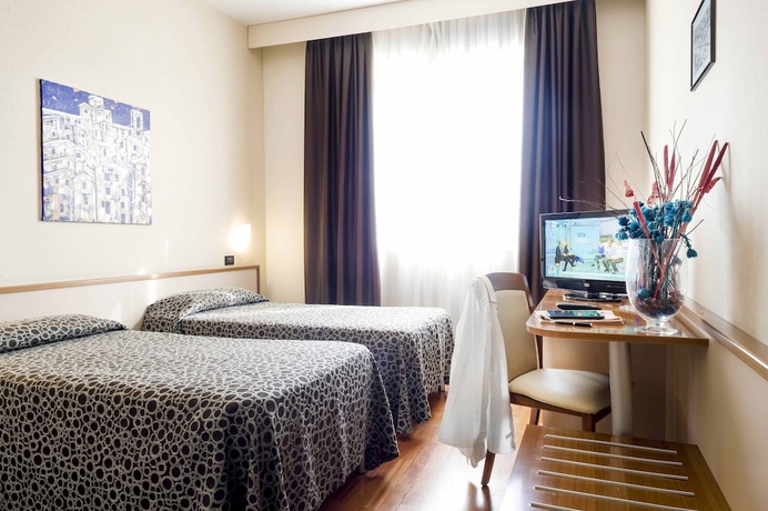 Imagen de la habitación del Hotel Dragonara. Foto 2