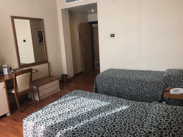 Imagen de la habitación del Hotel Dragonara. Foto 3