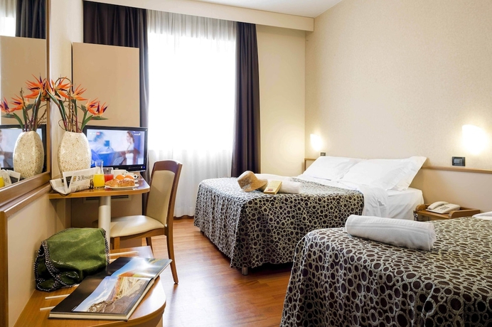 Imagen de la habitación del Hotel Dragonara. Foto 4