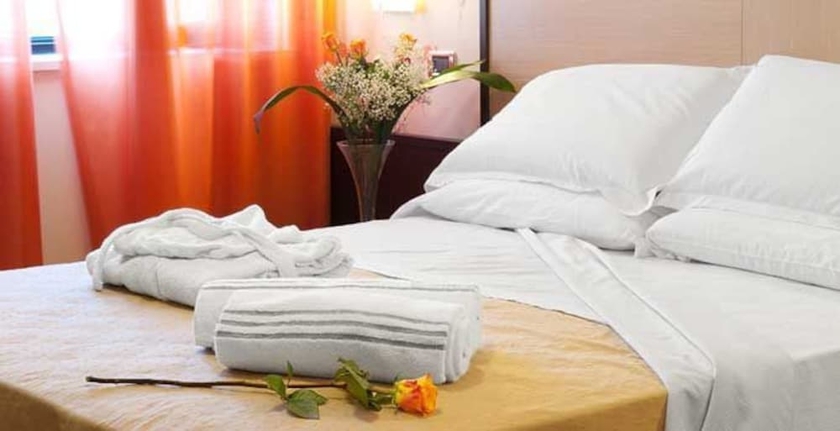 Imagen de la habitación del Hotel Dragonara. Foto 7