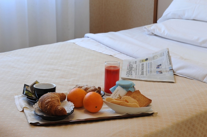 Imagen de la habitación del Hotel Dragonara. Foto 9