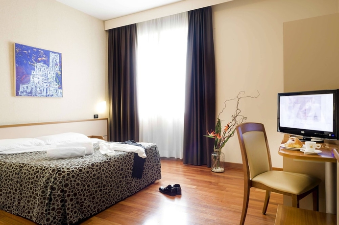 Imagen de la habitación del Hotel Dragonara. Foto 10