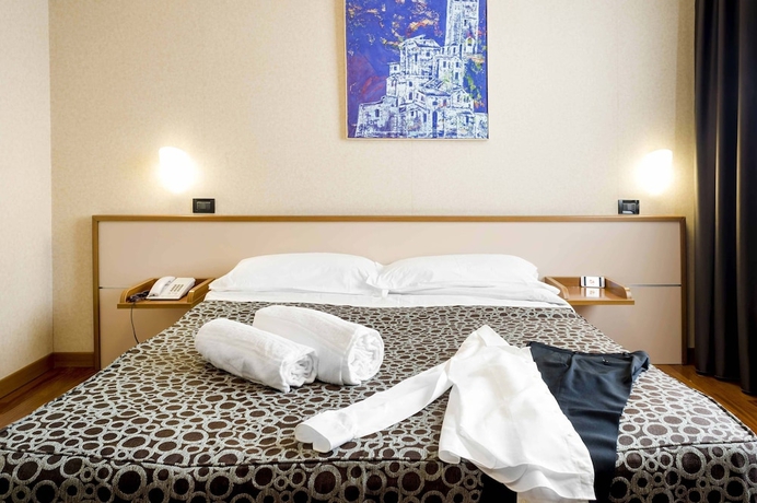 Imagen de la habitación del Hotel Dragonara. Foto 14