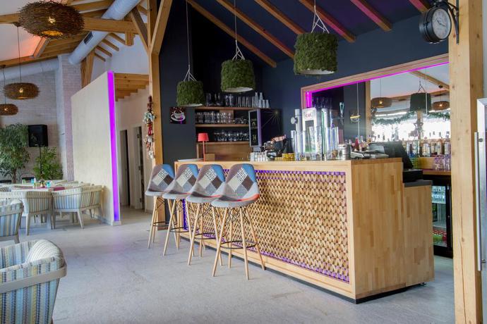 Imagen del bar/restaurante del Hotel Dragului. Foto 2