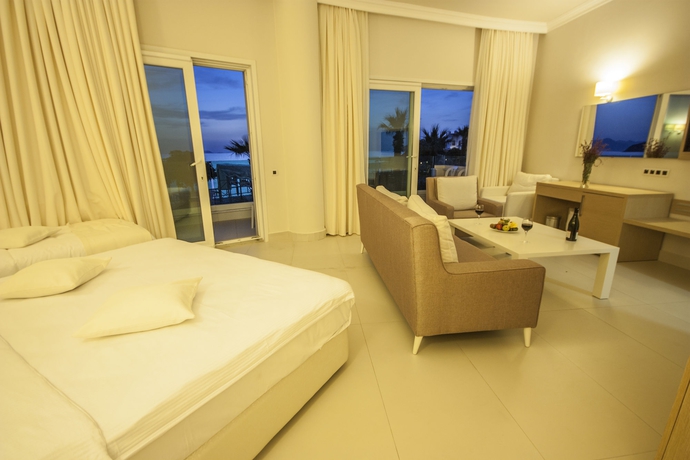 Imagen de la habitación del Hotel Dragut Point South. Foto 7