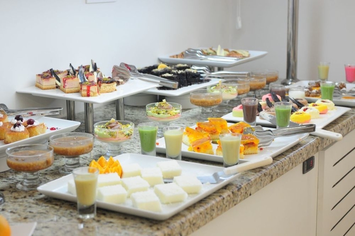 Imagen del bar/restaurante del Hotel Dragut Point South. Foto 4