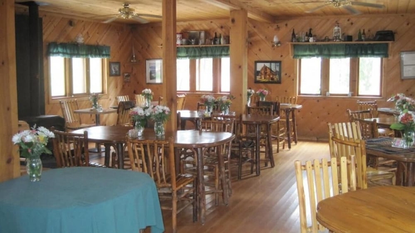 Imagen del bar/restaurante del Hotel Drakesbad Guest Ranch. Foto 5
