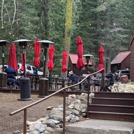 Imagen del bar/restaurante del Hotel Drakesbad Guest Ranch. Foto 6