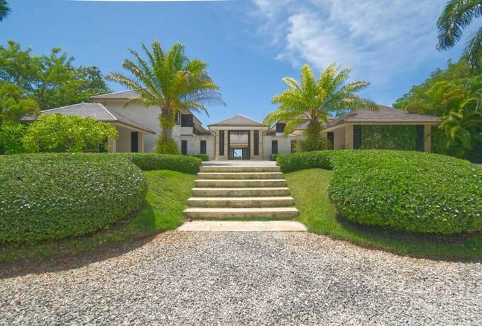 Imagen general del Hotel Dramatic Luxury Villa With Golf and Ocean View Walking Distance From the Beach. Foto 18
