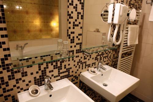 Imagen de la habitación del Hotel Dras. Foto 8
