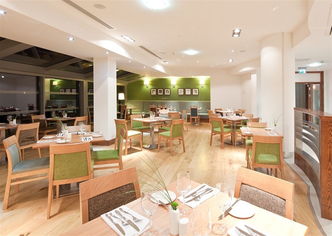 Imagen del bar/restaurante del Hotel Drayton Manor. Foto 3