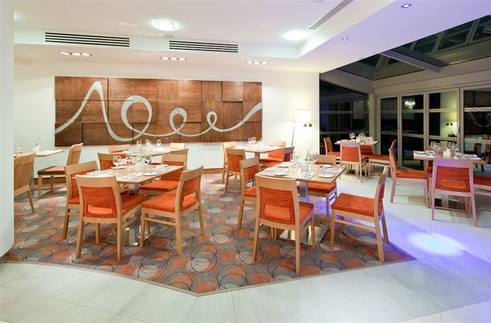 Imagen del bar/restaurante del Hotel Drayton Manor. Foto 4