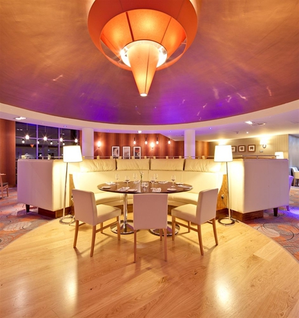 Imagen del bar/restaurante del Hotel Drayton Manor. Foto 5