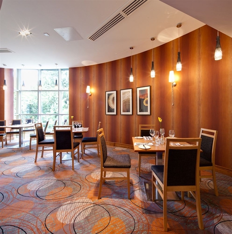 Imagen del bar/restaurante del Hotel Drayton Manor. Foto 6