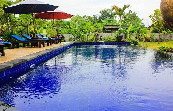 Imagen de la piscina del Hotel Dream Beach Berlian. Foto 33