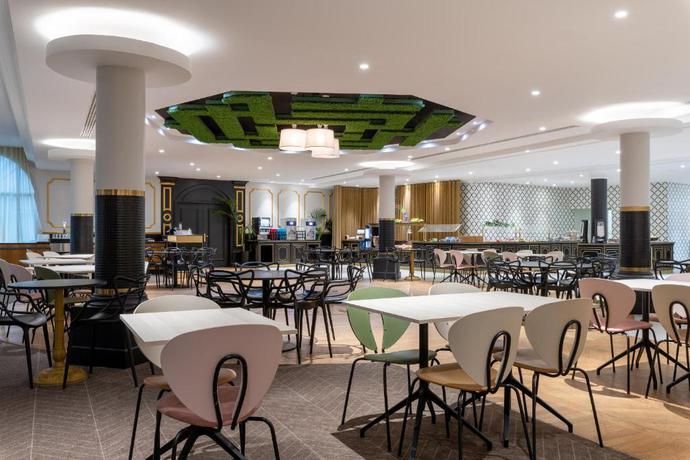 Imagen del bar/restaurante del Hotel Dream Castle Paris. Foto 2