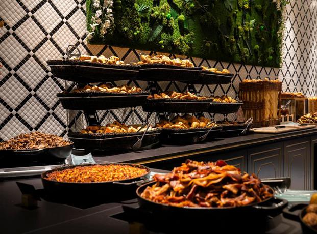 Imagen del bar/restaurante del Hotel Dream Castle Paris. Foto 5