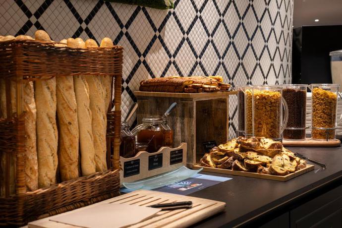 Imagen del bar/restaurante del Hotel Dream Castle Paris. Foto 6